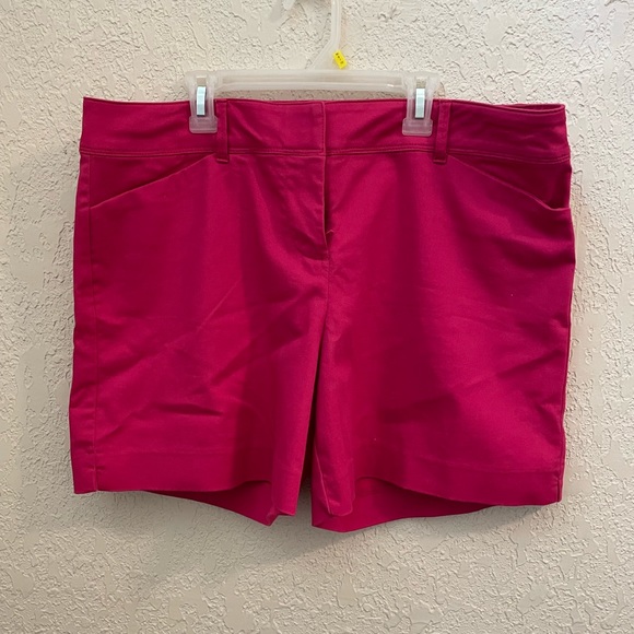 The Limited pink shorts w/ pockets (seams still in) - Picture 2 of 8